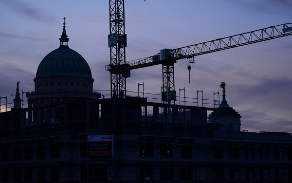 Der Aufbau des Museum Barberini und eines Gesch�ftshauses<br> am Alten Markt in Potsdam
